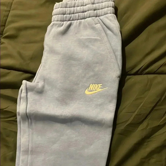 Nike Kids Light Gray Bottoms - Picture 1 of 2